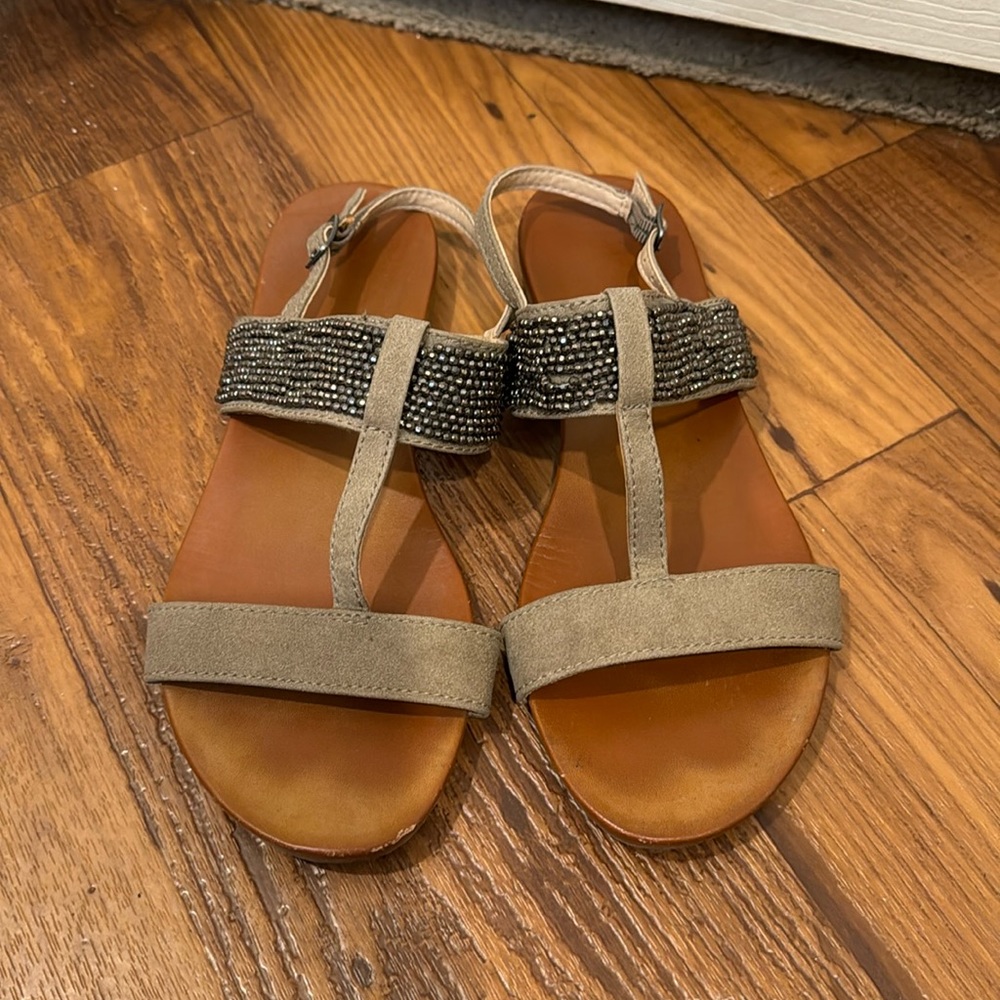 Tan beaded sandals - Picture 1 of 2